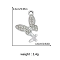Colgante de mariposa plateada con diamantes de imitación y medidas de 2,4cm x 1,6cm - Estilo Mariposa (DGB1941)