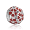 Primer plano de abalorio de plata con corazones de esmalte rojo y metal hueco - Bola de Corazón Hueca de Esmalte Rojo (16)