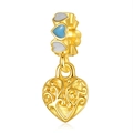 Pendentif cœur doré avec motifs filigranes et breloques en émail bleu et blanc - Coeur Ajouré Émail (26)