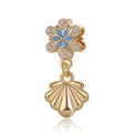 Pendentif couronne dorée avec étoile bleue, détails fleuris roses et décor de coquillage - Fleur de Coquillage (27)