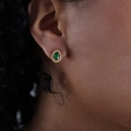 Eleganti orecchini d'oro con gemma verde ovale e alone di cristalli - Stile Ovale (F889)