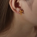Pendiente de botón minimalista de acero chapado en oro con diseño de cruz en la oreja - Cruz de Cuentas Redondas Doradas (F1128 Pendientes dorados)