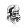 Detailaufnahme der Weihnachtsmann-Perle aus Altsilber für DIY Weihnachtsschmuck - Weihnachtsmann Stil (5)