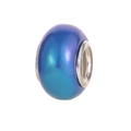 Vue détaillée d'une perle en verre dégradé avec un tube intérieur en métal argenté - Iridescent Gradient Glaze Bead (5)