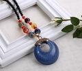 Boheemse lange ketting met blauwe keramische hanger en veelkleurige kralen - Blauw