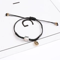 Handgemaakte zwarte gevlochten gelukskat armband met gouden bedeltje en verstelbaar koord - Zegen Stijl / Zwart