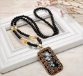 Boho-Pulloverkette mit rechteckigem Muschel-Anhänger und bunten Strasssteinen verzierung - Schwarzer Rechteckiger Stil