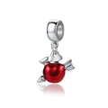 Silberner Charm-Anhänger mit rotem Emaille-Apfel und Pfeil auf weißem Hintergrund - Pfeil durch roten Apfel