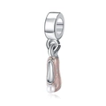 Dettaglio di pendente a scarpetta da danza argento con paillettes rosa e perla - Rosa