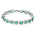 Détail macro d'un bracelet en argent avec pierres ovales vertes et halo de zircons brillants - Plaqué Platine Zircone Verte