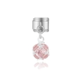 Vue macro d'un pendentif en pierre rose facettée sur un lien modulaire en acier - Gemme Facettée Rose Argentée (MK-DGB093)