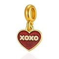 Goldener Herzanhänger mit rotem Glitzerhintergrund und XOXO-Schriftzug für Armbänder - Rotes Herz XOXO (DGB2302)