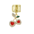 Charm italien doré avec cerises en forme de cœur, émail rouge et oxydes de zirconium - Style Double Cerise Cœur Doré (MK-DGB1703)