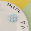 Nahaufnahme einer blauen Harzblume mit rosa Herzmitte für DIY-Handwerksprojekte - Hellblau (2#)