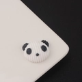 Dettaglio di ciondolo a forma di panda in resina con trama a righe per fai da te - Panda Texturizzato (3#)