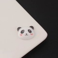 Dettaglio macro di un ciondolo panda in resina che fa l'occhiolino per accessori fai da te - Panda che Fa l'Occhiolino (2#)