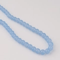 Macro-opname van lichtblauwe doorschijnende 8mm glazen kralen voor DIY sieraden - Stijl 1