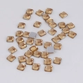 Détails macro de strass carrés en acrylique ambre 4mm à dos plat pour loisirs créatifs - Champagne