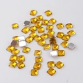 Strass carrés 4mm en acrylique ambre avec dos plat argenté pour décoration DIY - Jaune d'Or