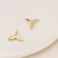 Detailansicht vergoldeter Fischschwanz-Anhänger mit Zirkon und Muschel-Inlay für DIY-Schmuck - Fischschwanz-Stil (2#)
