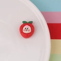 Vue macro d'une breloque fraise en résine pour coques de téléphone et accessoires DIY - Style Fraise (1#)