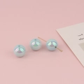 Makroansicht schillernder hellblauer Acrylperlen mit geraden Löchern für DIY-Schmuck - 14mm Hellblau