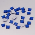 Détail de strass en acrylique carrés bleus de 5 mm pour le nail art et projets DIY - Bleu clair