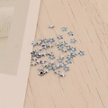 Détails de charmes à ongles en forme d'étoiles de 3mm sur fond bois clair - Bleu Clair (6#)