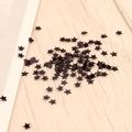 Gros plan de petits charms étoiles noires à 5 branches pour nail art et déco DIY - Noir (17#)