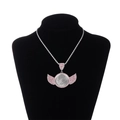Collar hip hop con alas de ángel y diamantes de imitación rosas en soporte de terciopelo - Conjunto de Colgante de Ala de Strass Rosa y Blanco con Cadena de Cuerda (N02354-51) / Plateado