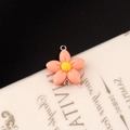 Detailopname van roze-oranje harsbloem hanger met dubbele zilveren ringen voor DIY sieraden - 1# Dubbele Lus - Roze Oranje