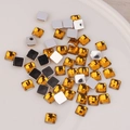 Gros plan de strass carrés en acrylique ambre 6mm pour la création de bijoux DIY à la main - Ambre (6#)
