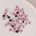 Primer plano de pedrería acrílica rosa cuadrada de 6 mm para joyería y artesanía DIY - Rosa (10#)