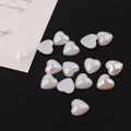Flache Herz-Acryl-Cabochons mit weißem AB-Iris-Perleffekt für DIY-Schmuck - 12mm