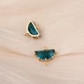 Detailansicht der dunkelblauen Kristallanhänger mit vergoldetem Rahmen für DIY-Schmuck - 16*16mm / Dunkelblau (1#)