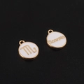 Détail de breloques Scorpion en émail blanc avec bords dorés pour la création de bijoux - Scorpion / Blanc
