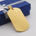 Poliertes Gold-Hundemarken-Anhänger-Halskette auf einer hochwertigen blauen Geschenkbox - 50mmx28mmx2mm / Gold