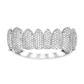 Dettaglio macro di grillz hip hop argento con pietre di zirconia su sfondo bianco - Tono Argento (Grillz Superiore)