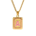 Detail van de 18k vergulde ketting met een rechthoekige roze emaille letter A hanger - Letter A