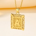 Gros plan du pendentif lettre A doré avec cadre orné sur une chaîne en acier - Lettre A (Pendant Only (Without Chain))