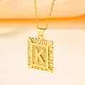 Collier doré avec pendentif lettre K carrée et bordure évidée au design vintage élégant - Lettre K (Pendentif uniquement (sans chaîne))