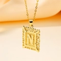 Collier avec pendentif lettre N dorée rectangulaire et bordure vintage sur satin - Lettre N (Pendant Only (Without Chain))