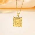 Collier carré vintage doré avec lettre Z gravée et bordure filigrane sur soie - Lettre Z (Pendentif uniquement (sans chaîne))