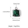 Dimensiones detalladas del colgante de acero inoxidable de 18K con incrustación verde - Colgante de gema cuadrada plateado