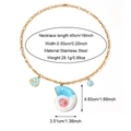 Detalle del collar de verano con etiquetas de medida y colgantes de conchas - Estilo Gran Concha Perla Artificial Azul Blanco Rosa (25N06512G) / Dorado