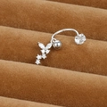 Détail macro du piercing nombril en argent S925 avec pendentif papillon en zircon - Pendentif Papillon (Y20370-22)