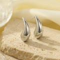 Boucles d'oreilles puces en forme de goutte pleine avec aiguilles en argent 925 - Longue Goutte d'Eau Argent (3x1cm)