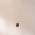 Élégant collier plaqué or 18 carats avec pendentif en pierre violette taille émeraude - Violet (Février)