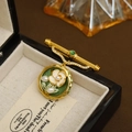 Spilla vintage in stile francese con perle e fiori in smalto su base dorata - Oro 18K