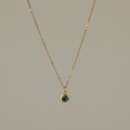 Collier minimaliste plaqué or 18k avec zircon bleu foncé rond pierre de naissance - Or 18 carats / Mars Bleu Aigue-marine